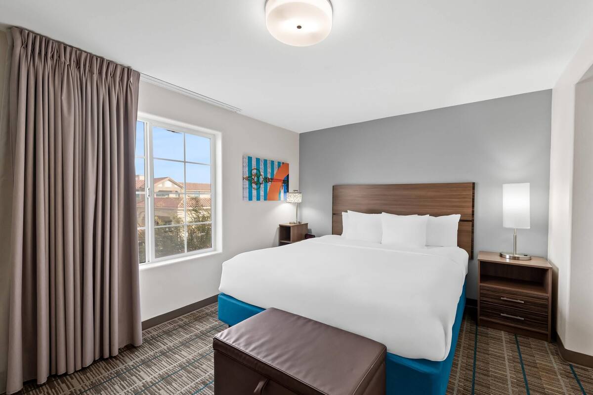 Suite, 1 Bedroom, Non Smoking, Kitchen (Living Room with Sofa Bed) | Premium bedding, pillowtop beds, desk, laptop workspace