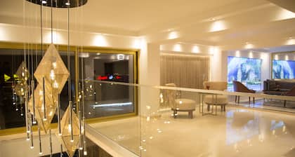 TN & CO Hotel