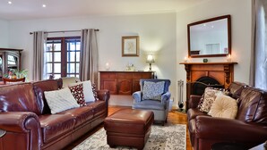Unclassified image, 2 of 11, button - Parker Lodge Maldon (Maldon)