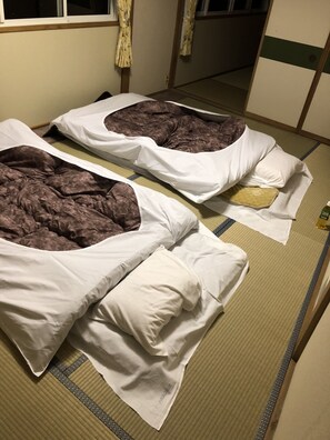 Superior House | 1 bedroom, down comforters, blackout drapes, free WiFi - Condominium Seafront Moon and Sand (Ito)