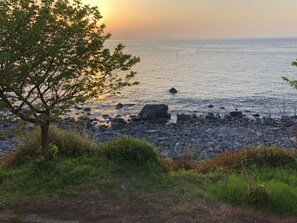 On the beach, black sand - Condominium Seafront Moon and Sand (Ito)