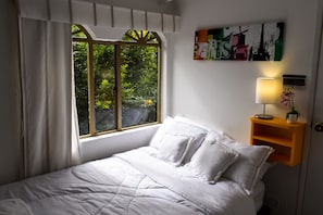 Desk, free WiFi, bed sheets - Casa Iris (Chia)