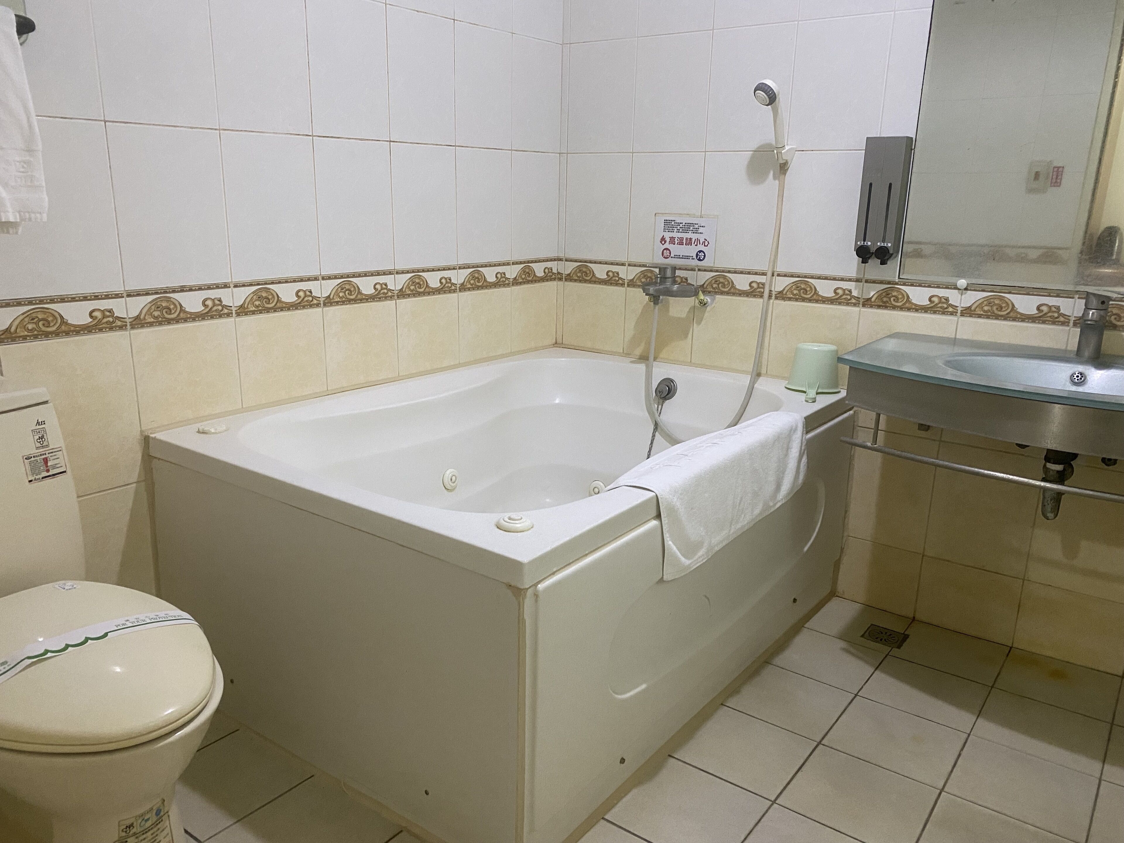 A bathroom with a bathtub, toilet, and sink.