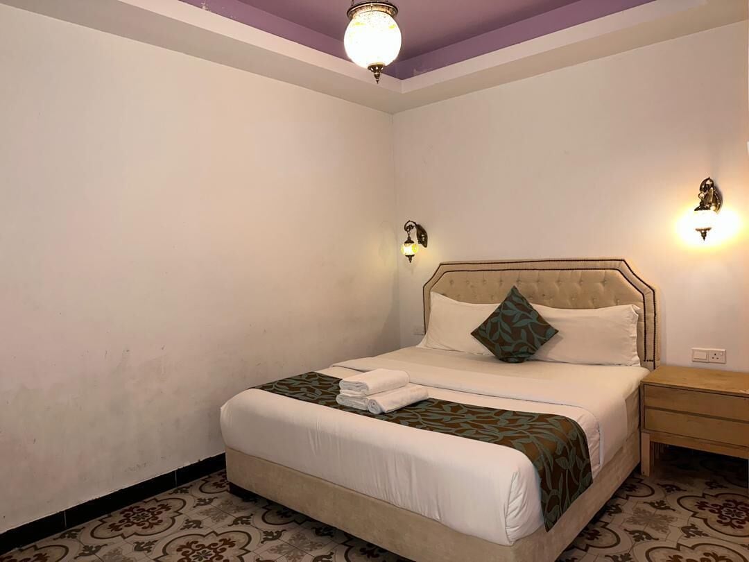 economy double room, 1 queen bed | soundproofing, iron/ironing board, free wifi, bed sheets