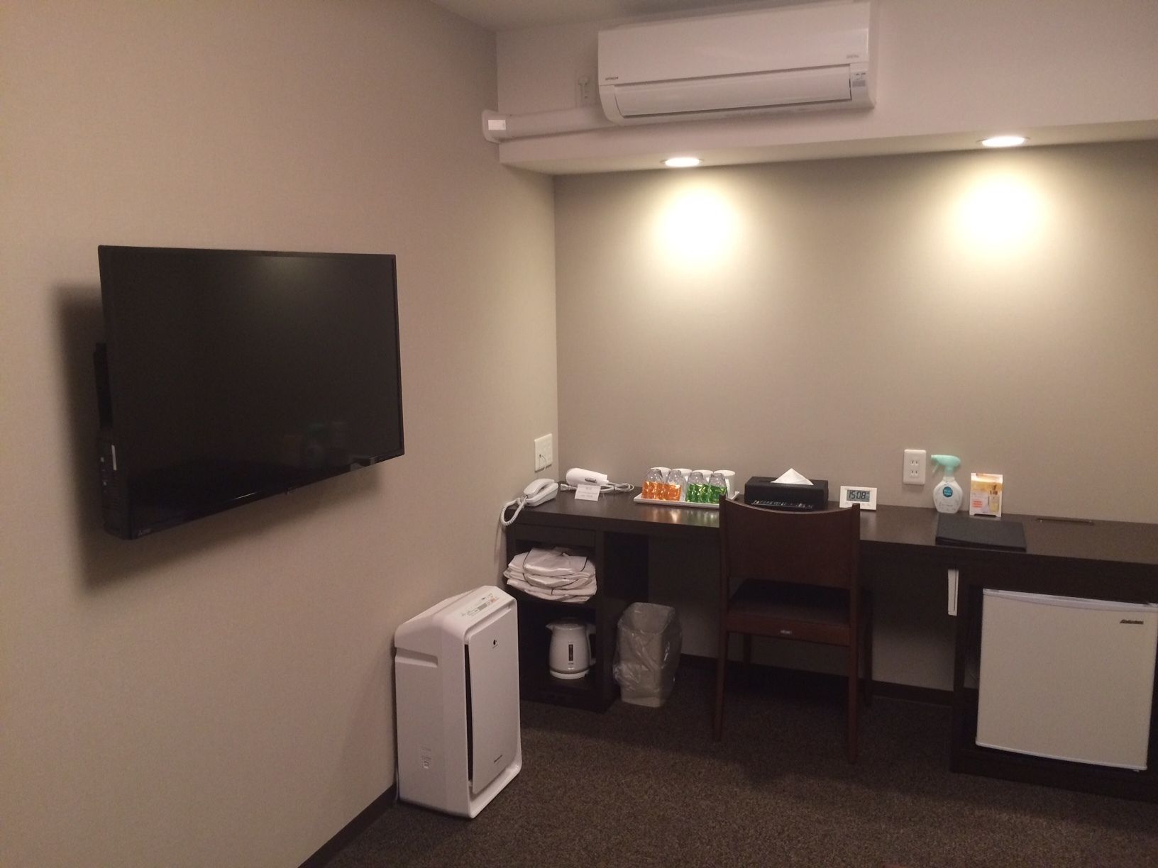 suite | down duvets, laptop workspace, free wifi, bed sheets