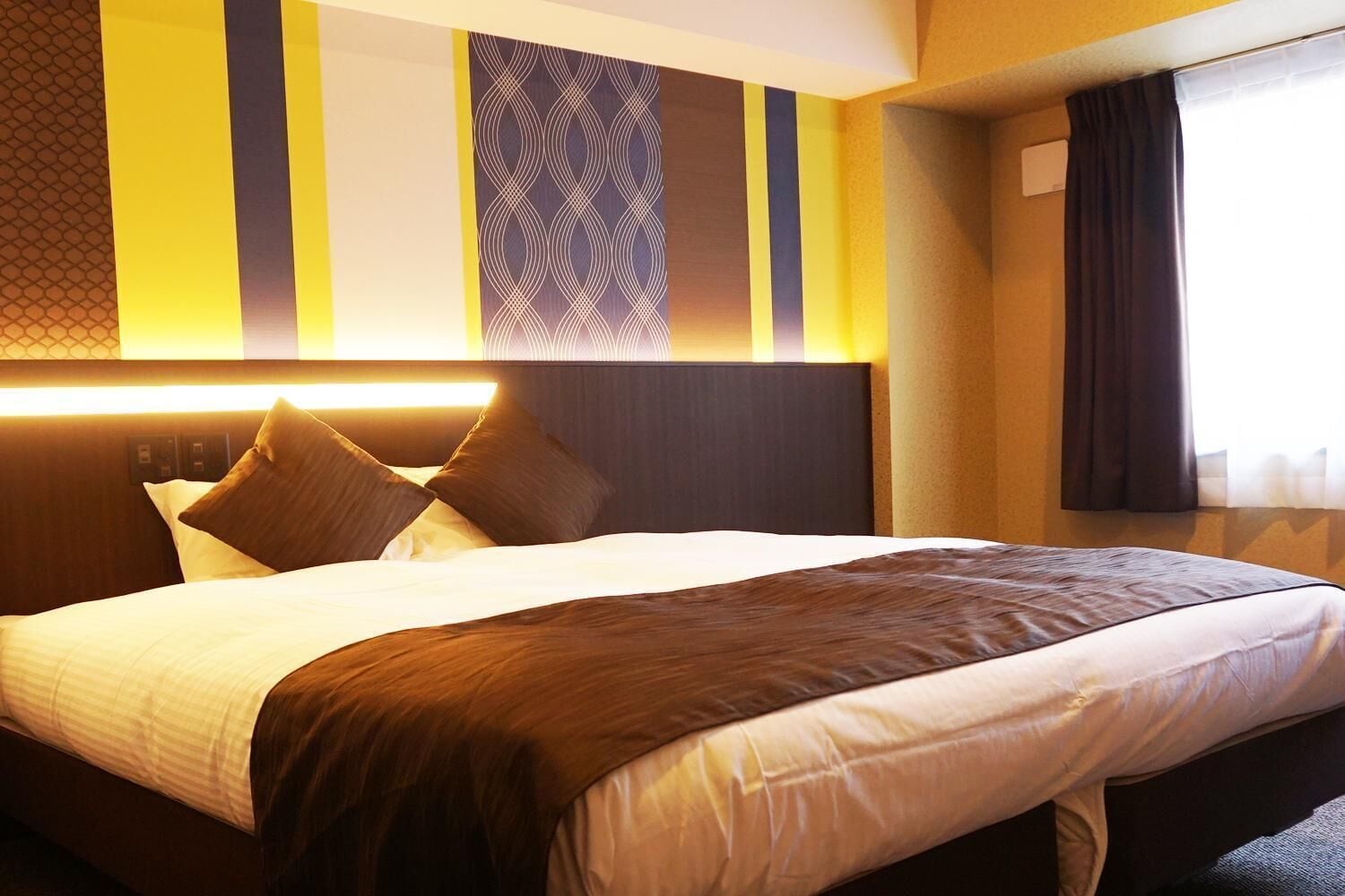 down duvets, laptop workspace, free wifi, bed sheets