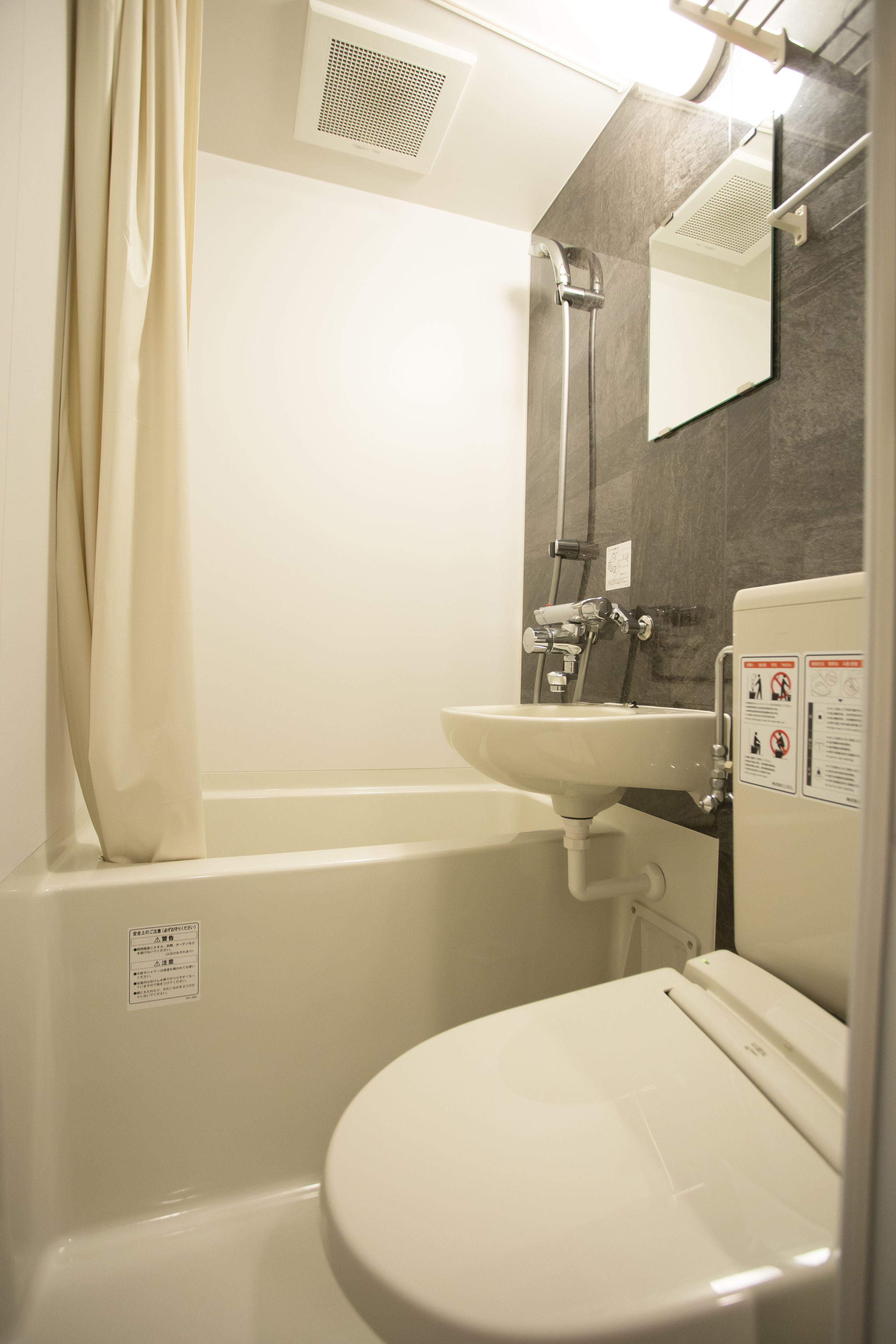 basic single room, 1 single bed, non smoking | bathroom | free toiletries, hair dryer, bathrobes, slippers