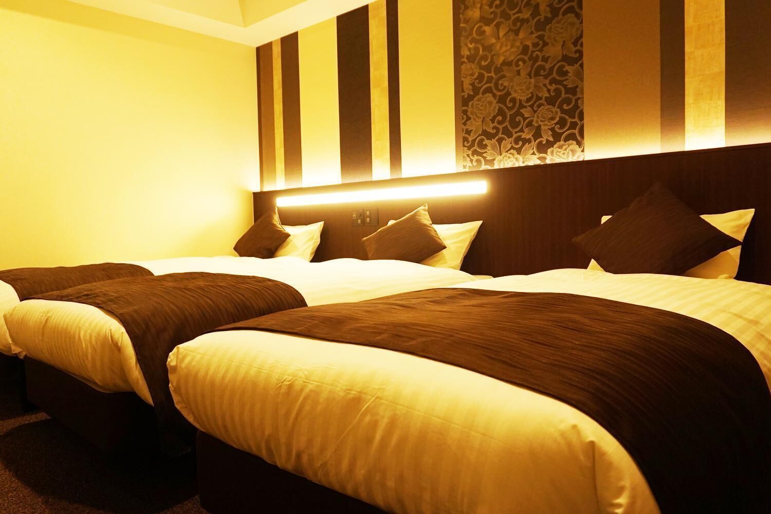 Chăn bông, khu vực làm việc phù hợp cho laptop 