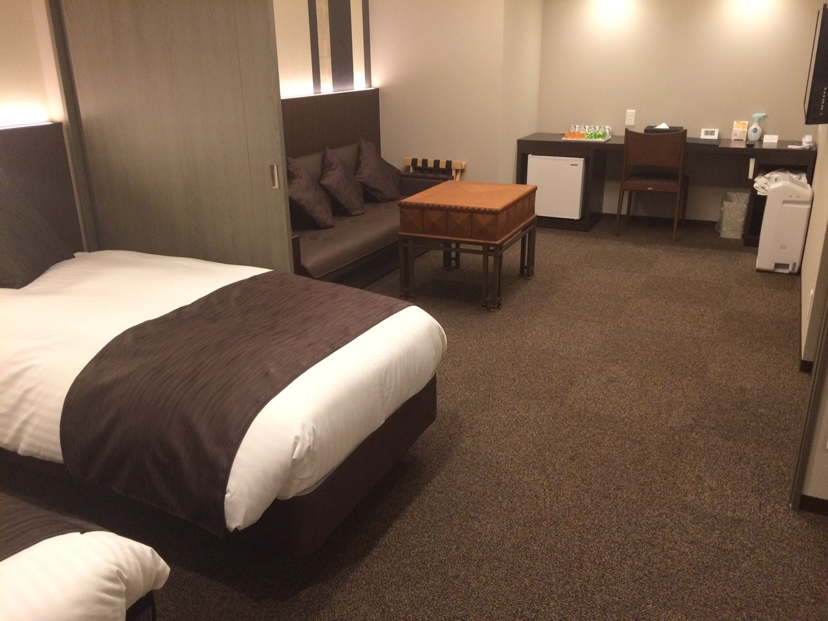 suite | down duvets, laptop workspace, free wifi, bed sheets