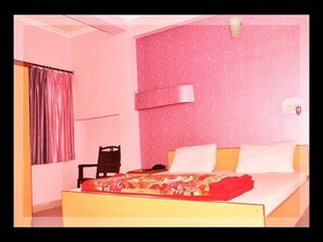 Zimmersafe, individuell dekoriert, individuell eingerichtet