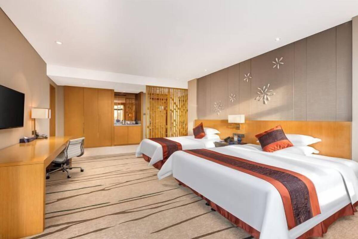 1 bedroom, premium bedding, minibar, in-room safe
