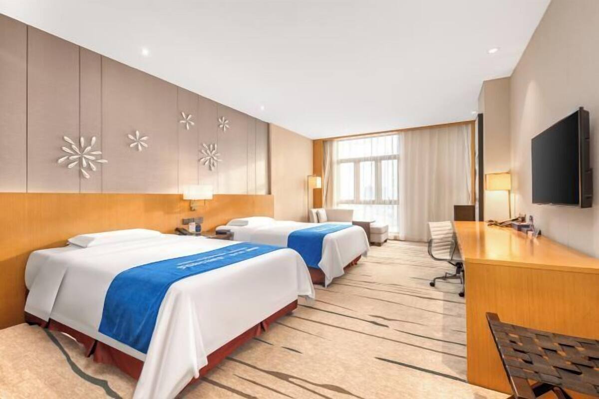 1 bedroom, premium bedding, minibar, in-room safe