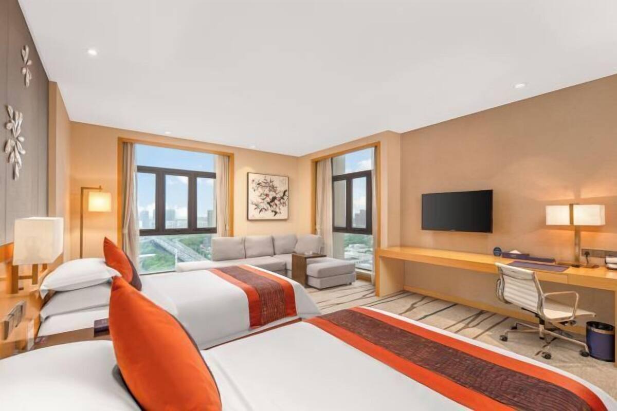 1 bedroom, premium bedding, minibar, in-room safe