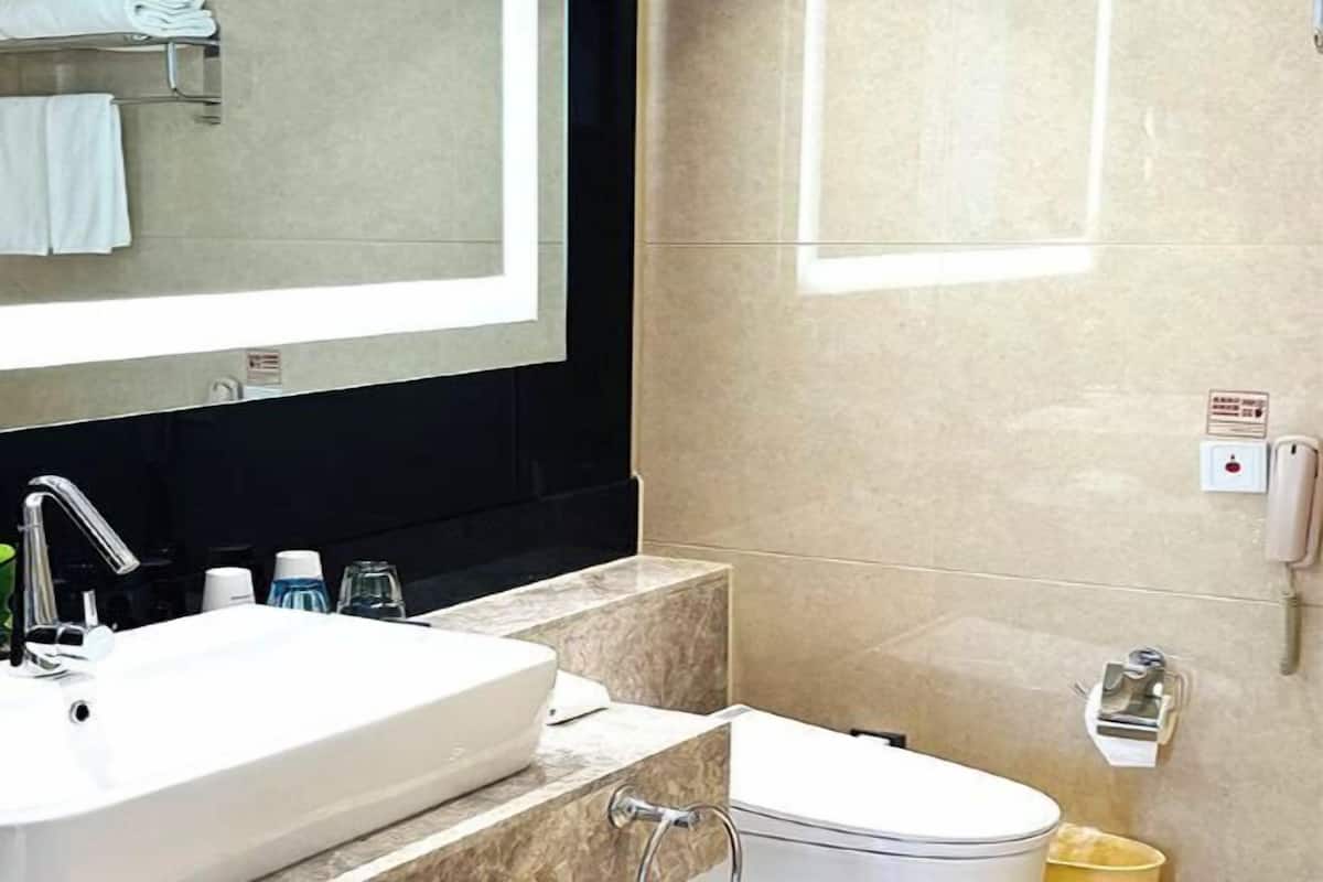 Cabezal de ducha tipo lluvia, artículos de tocador gratuitos