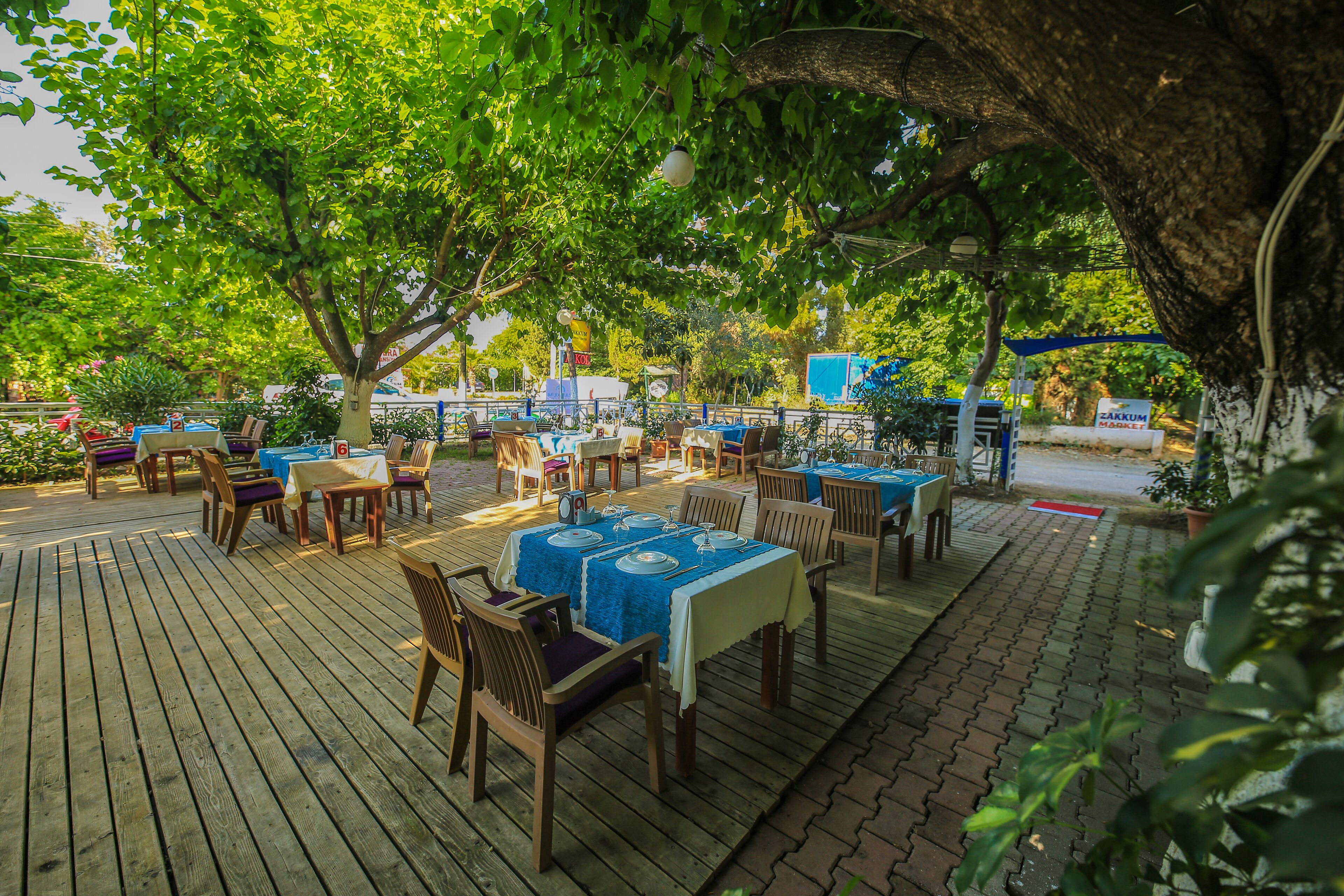 breakfast, lunch and dinner served