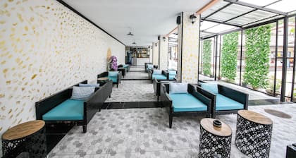 OYO 118 Beach Walk Stay