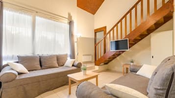 Cottage, 4 kamar tidur | Ruang keluarga | TV layar datar dan meja tenis meja