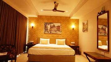 1 bedroom, premium bedding, in-room safe, desk