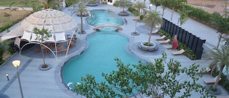 2 outdoor pools