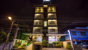 A multi-story hotel with a sign indicating "Rooms" and "Spa Field." - Spring Field Billets (Kanayannur)