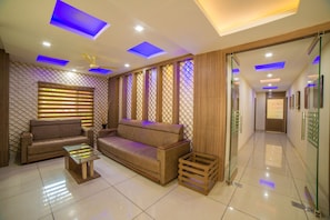 Lobby sitting area - Spring Field Billets (Kanayannur)