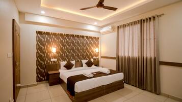 Deluxe Double or Twin Room (AC) | Desk, laptop workspace, blackout drapes, free WiFi