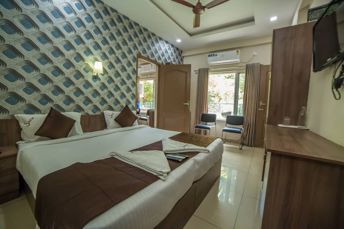 Family Room, Connecting Rooms (AC) | Desk, laptop workspace, blackout drapes, free WiFi