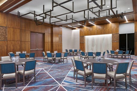 Courtyard by Marriott Washington Downtown Convention Center - Image 10