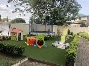 Área de juegos infantiles al aire libre