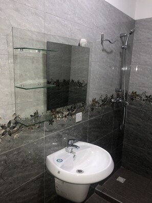 Departamento Confort, 2 habitaciones | Lavabo en el baño