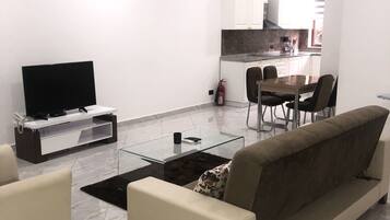 Apartamento conforto, 2 quartos | Cozinha privada | Geladeira, micro-ondas (mediante solicitação), fogão