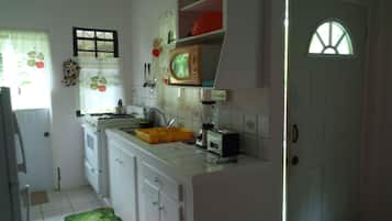 Standard Apartment, 1 Queen Bed, Kitchen | Private kitchen | Fridge, microwave, oven, cookware/dishes/utensils