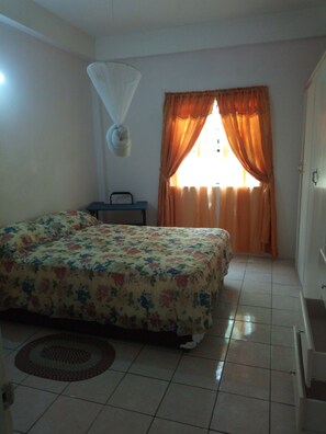 1 bedroom, individually decorated, individually furnished, desk