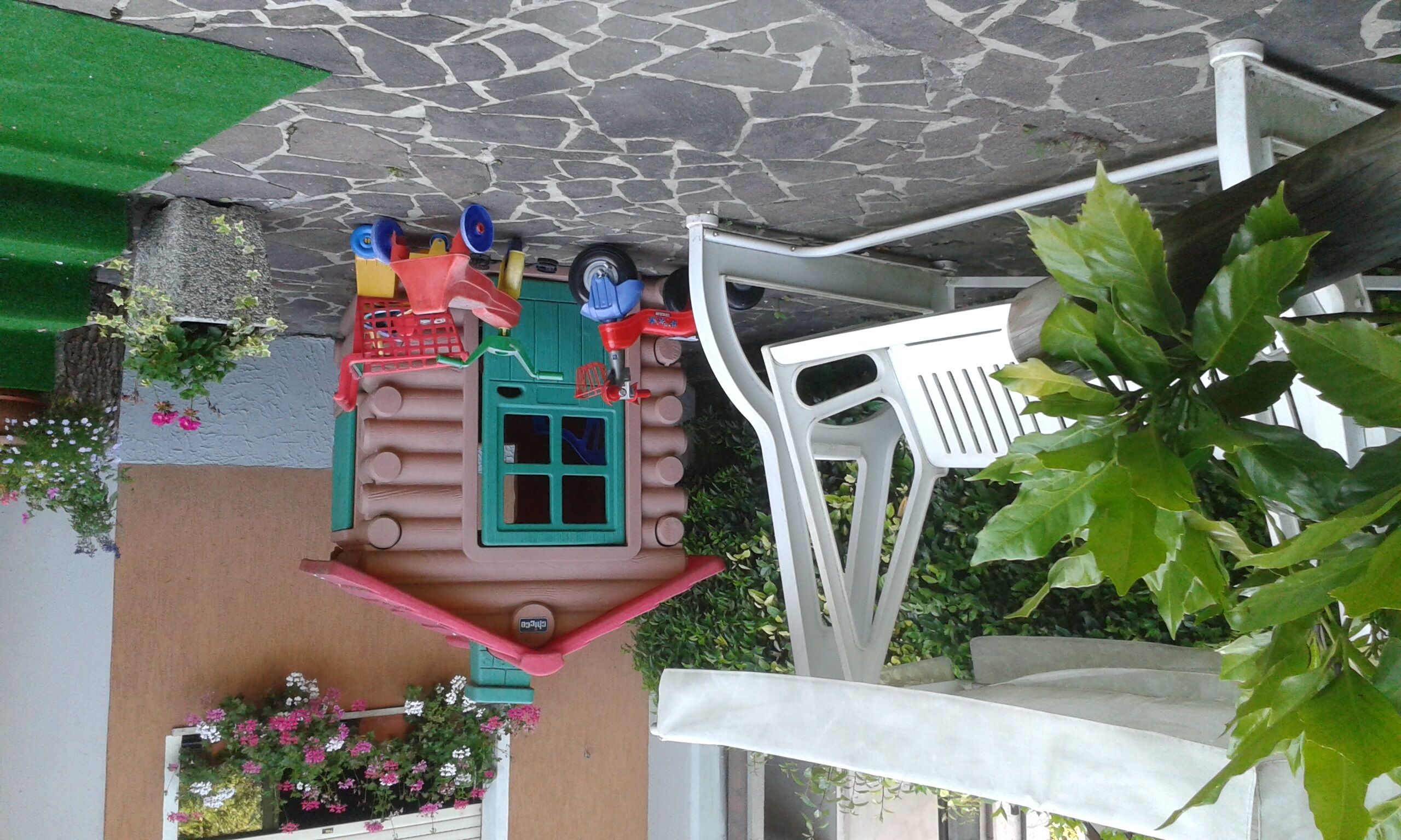 children’s play area – outdoor