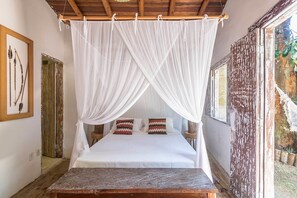 Superior Chalet, 1 Queen Bed, Non Smoking | Minibar, in-room safe, individually decorated, individually furnished - Aroeira Pousada Trancoso (Porto Seguro)
