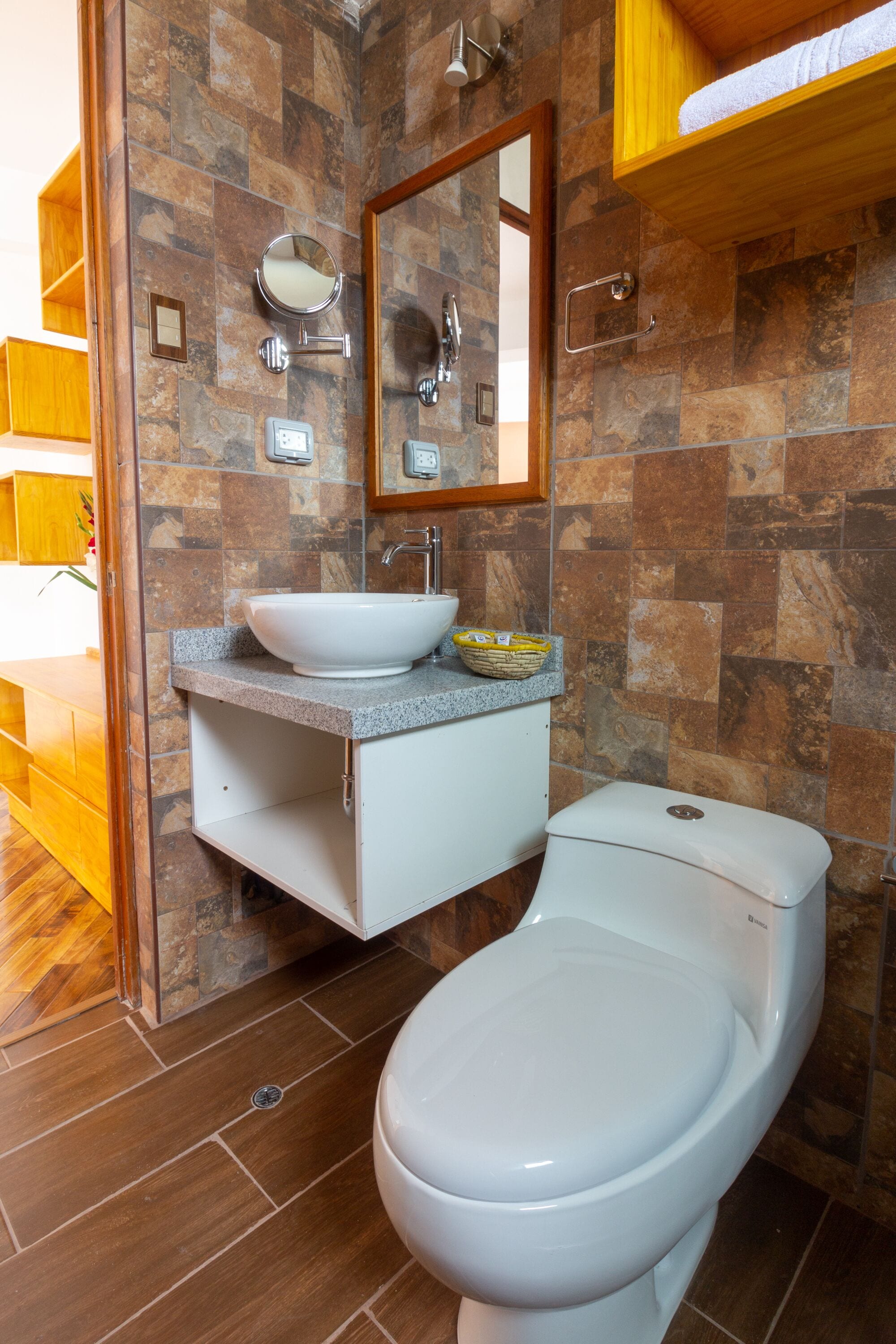 shower, rainfall showerhead, free toiletries, hair dryer