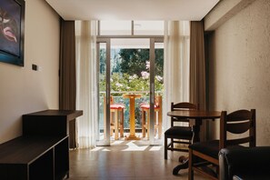 Rum (Master Suite with balcony) | 1 sovrum, egyptiska bomullslakan och sängtillbehör av högsta kvalitet