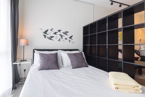 Studiosuite – executive | Sengetøy av topp kvalitet, skrivebord og strykejern/-brett