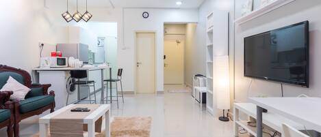 Executive-Studiosuite | Hochwertige Bettwaren, Schreibtisch, Bügeleisen/Bügelbrett