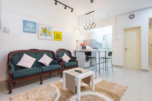 Suite monolocale Executive | Area soggiorno | TV a schermo piatto