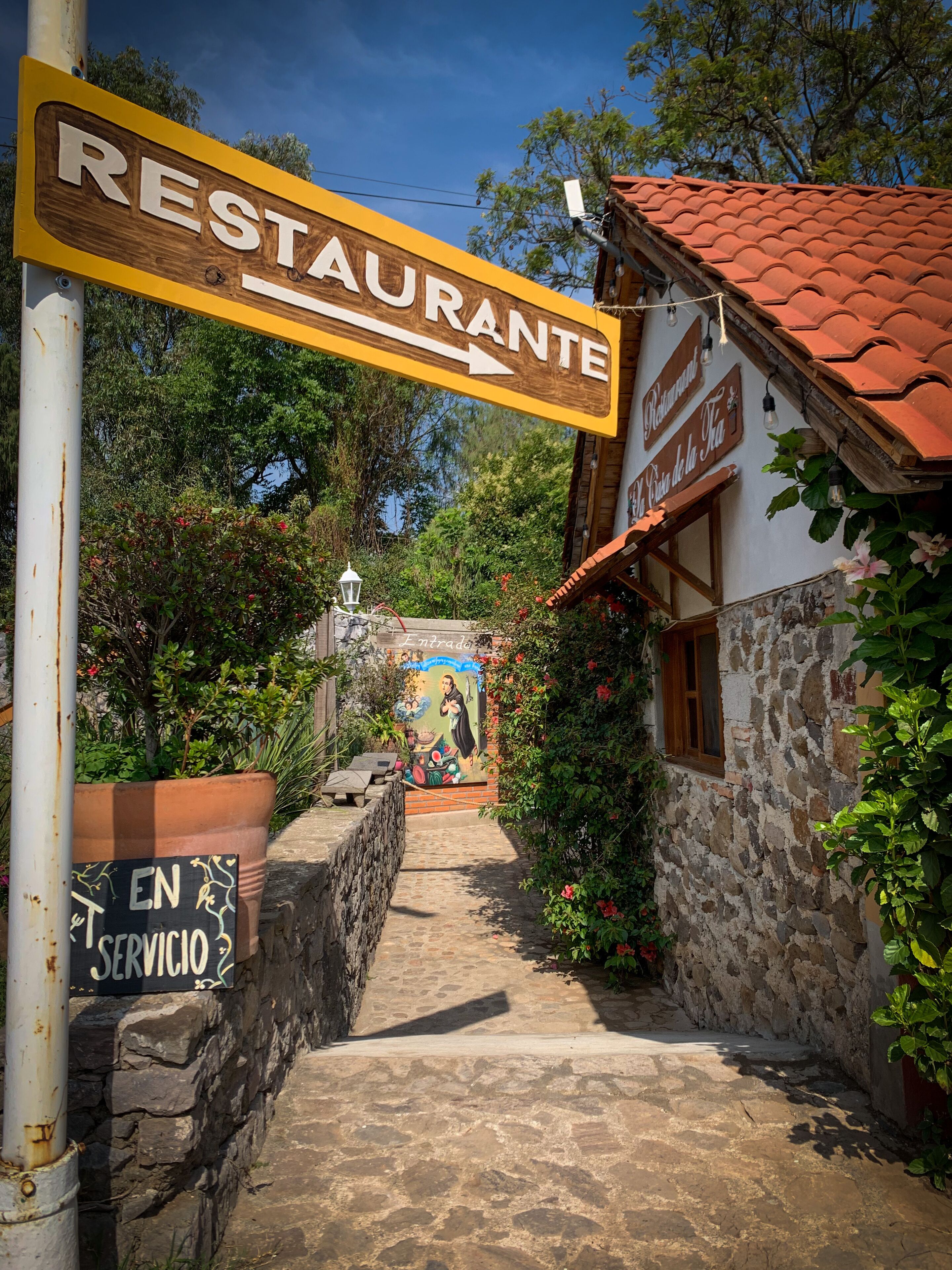 Breakfast, lunch and dinner served