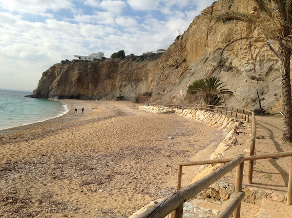 Perto da praia, 2 bares na praia