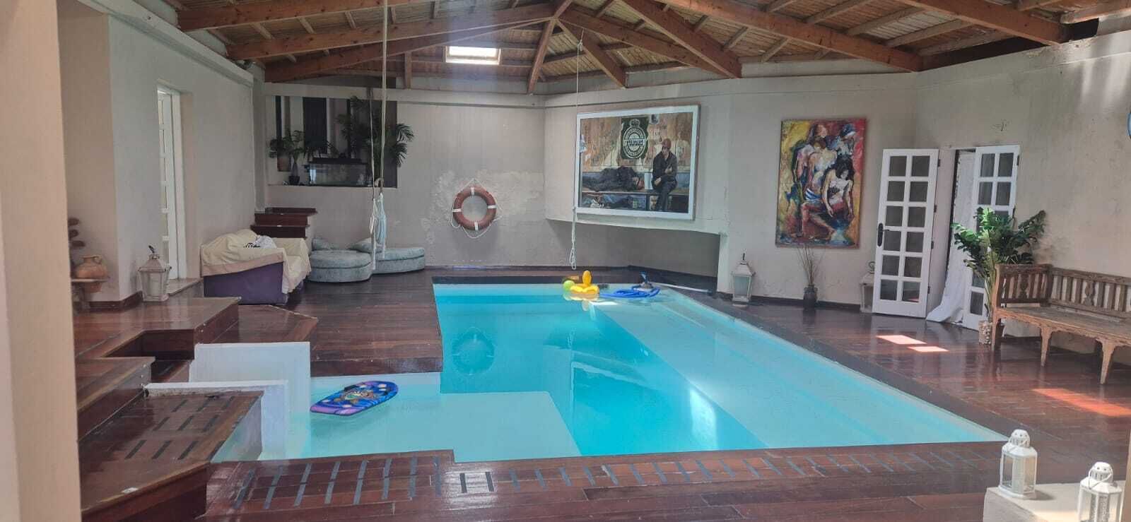 Habitación doble | Zona de estar | Una Smart TV