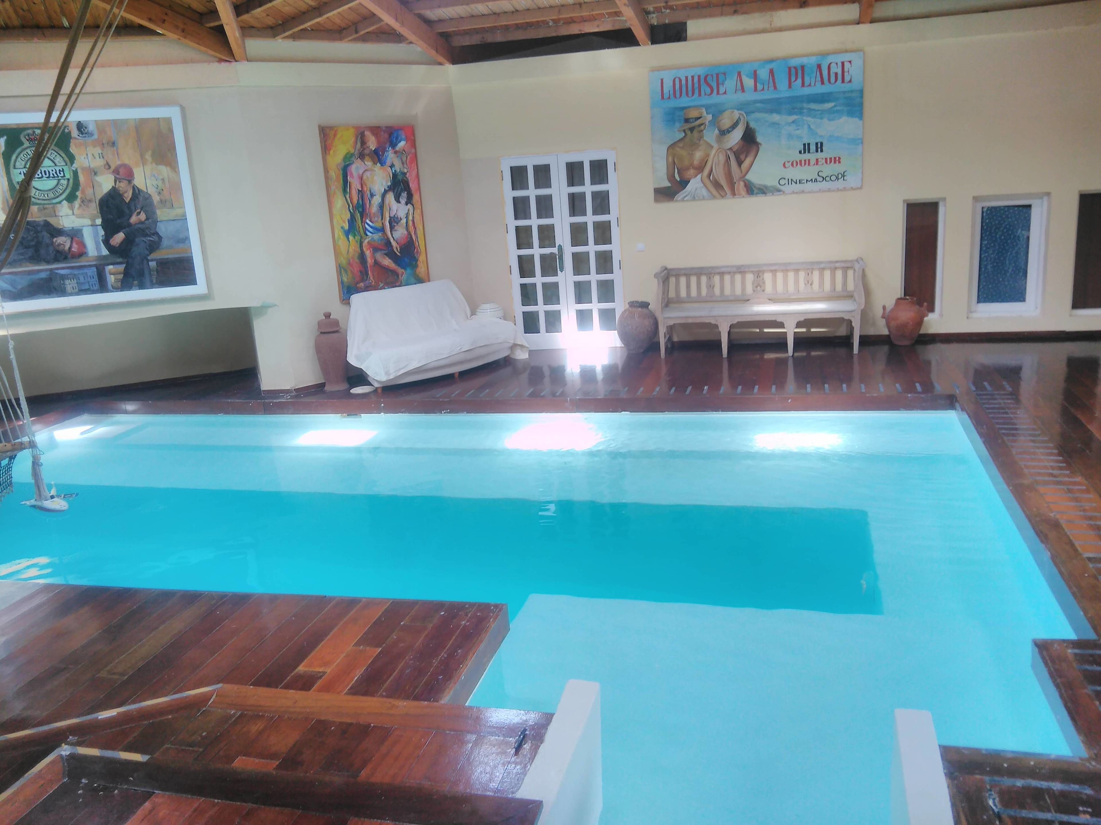Indoor pool, sun loungers