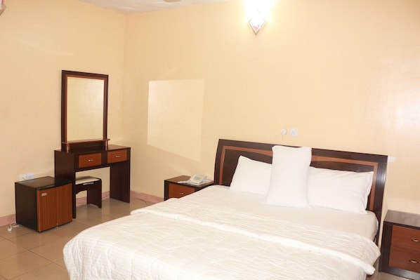 Deluxe Room, 1 Double Bed, Non Smoking | Free WiFi, bed sheets, wheelchair access