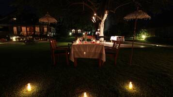 Se sirven desayunos, almuerzos, cenas y cocina local