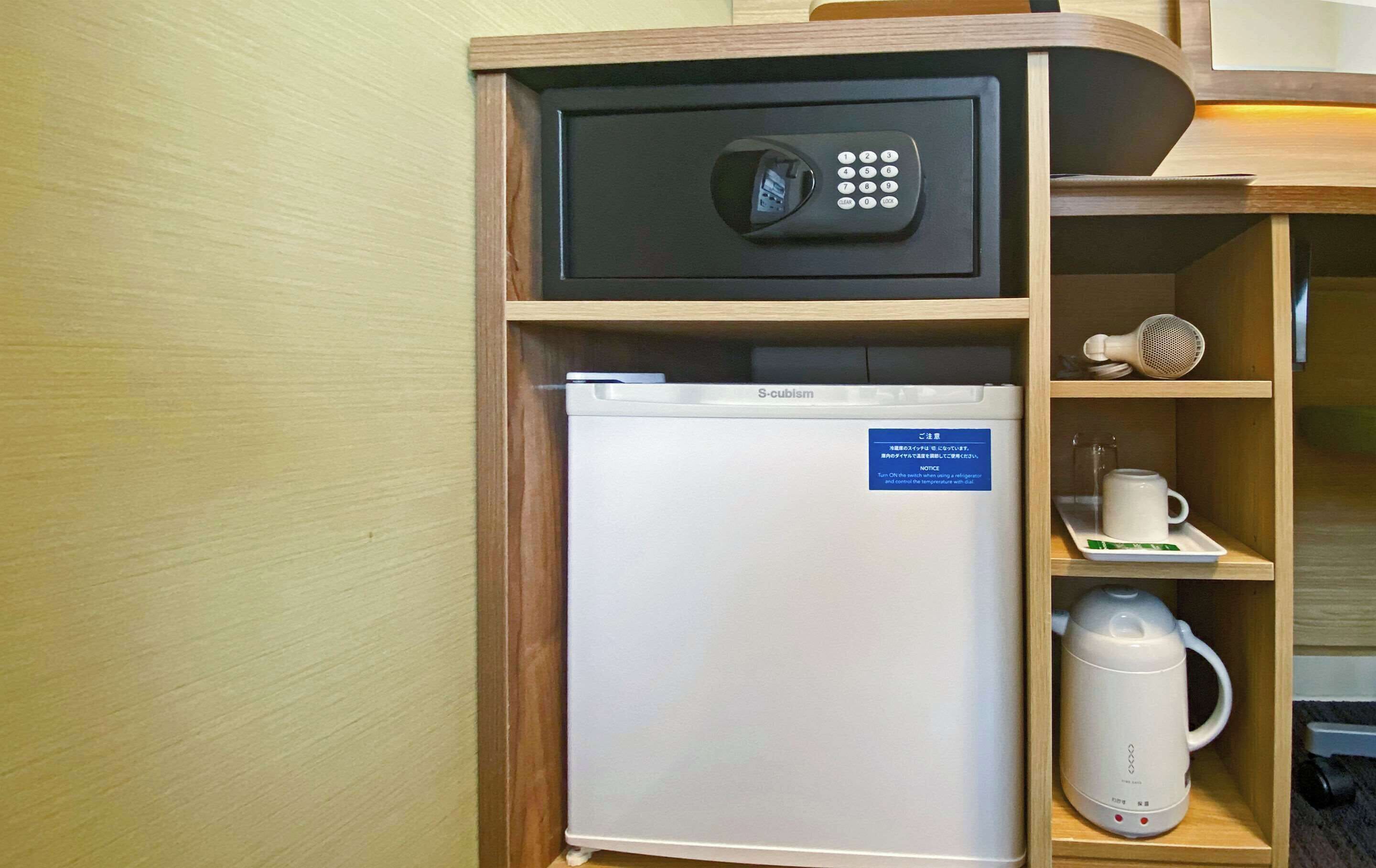 standard room, 1 double bed, non smoking | premium bedding, in-room safe, desk, blackout curtains