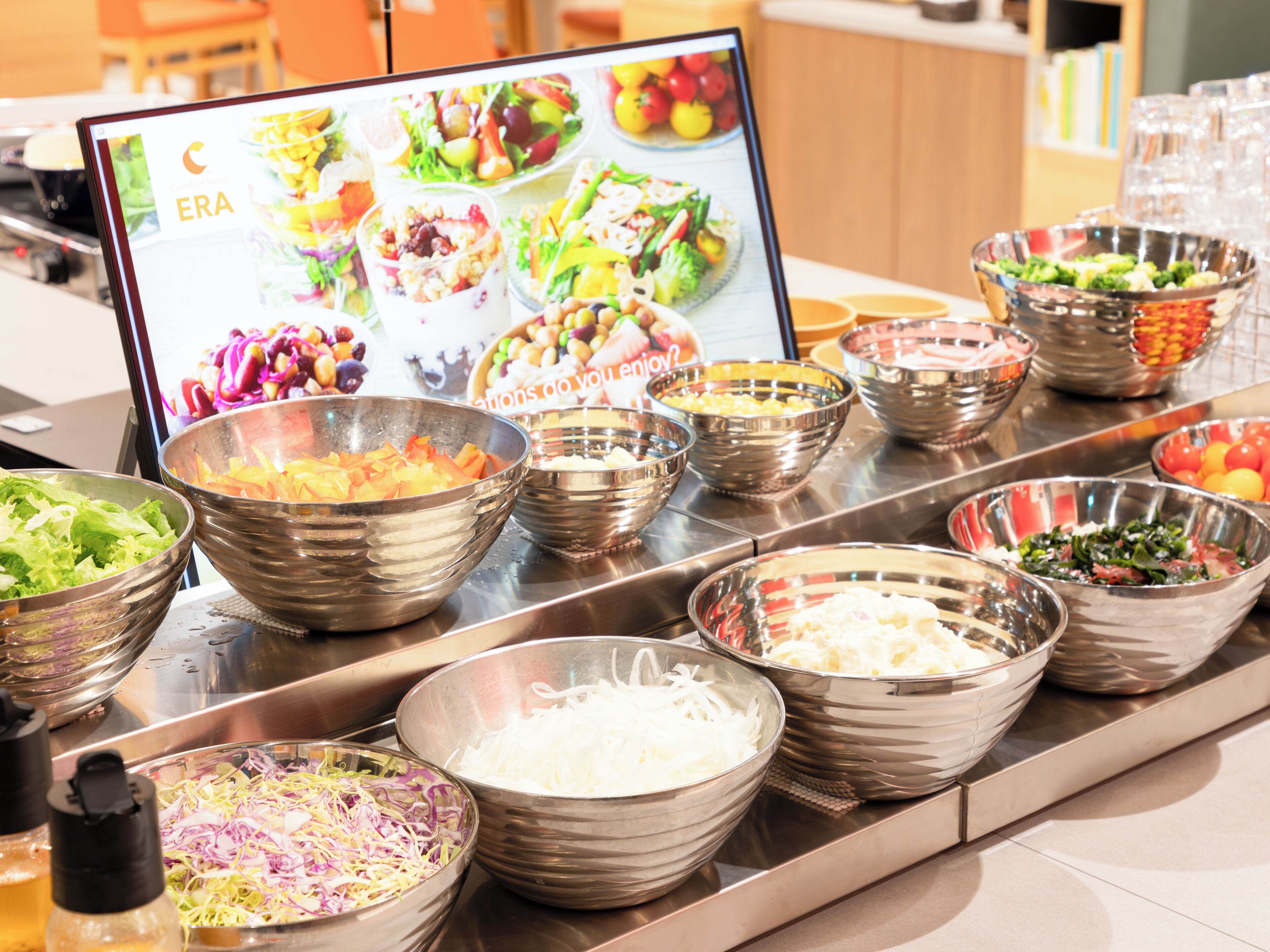 daily buffet breakfast (jpy 1800 per person)