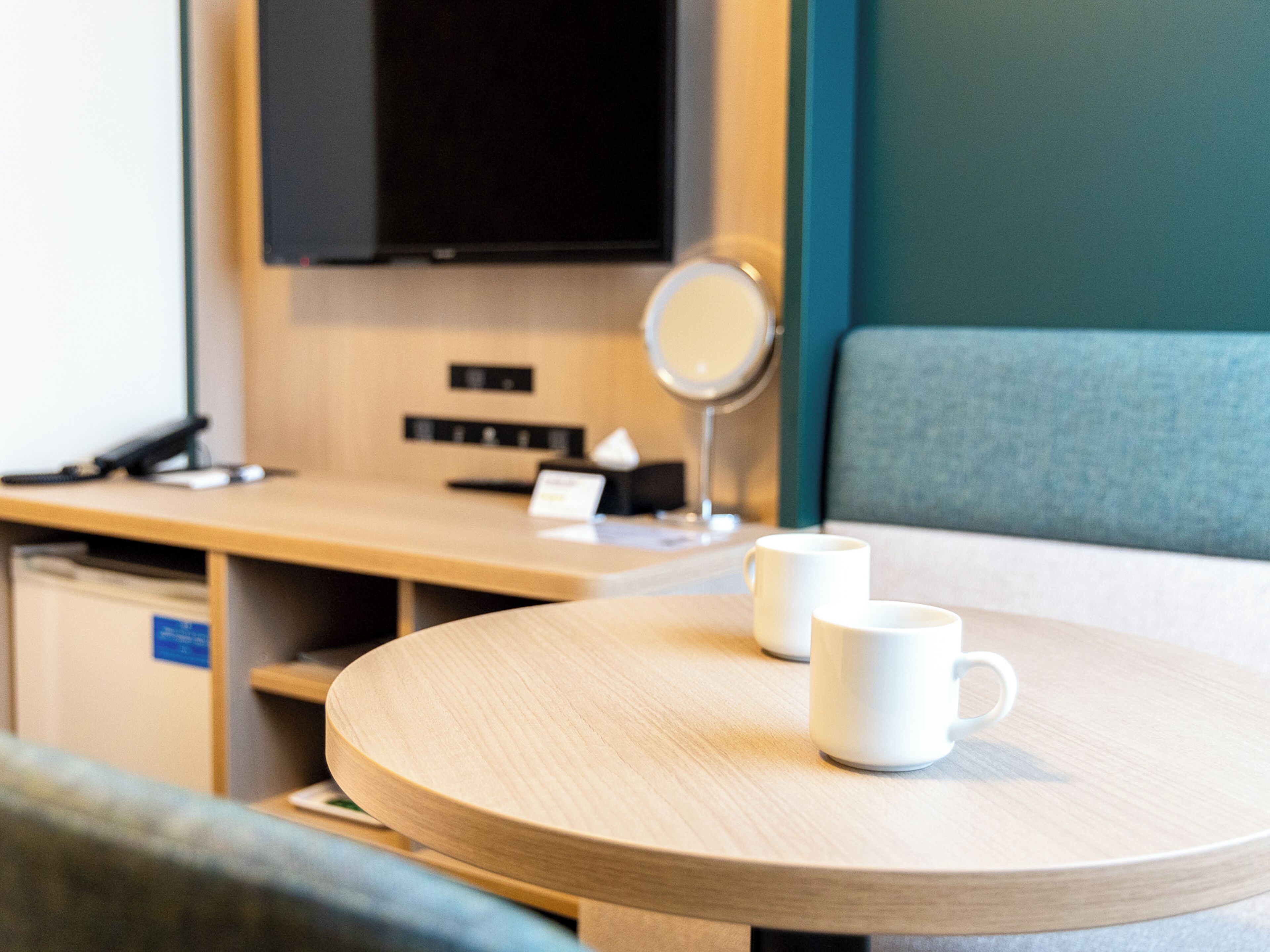 room, 1 queen bed, non smoking | premium bedding, in-room safe, desk, laptop workspace