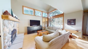 TV, fireplace - Snowcreek Resort Vacation Rental 719 (Mammoth Lakes)